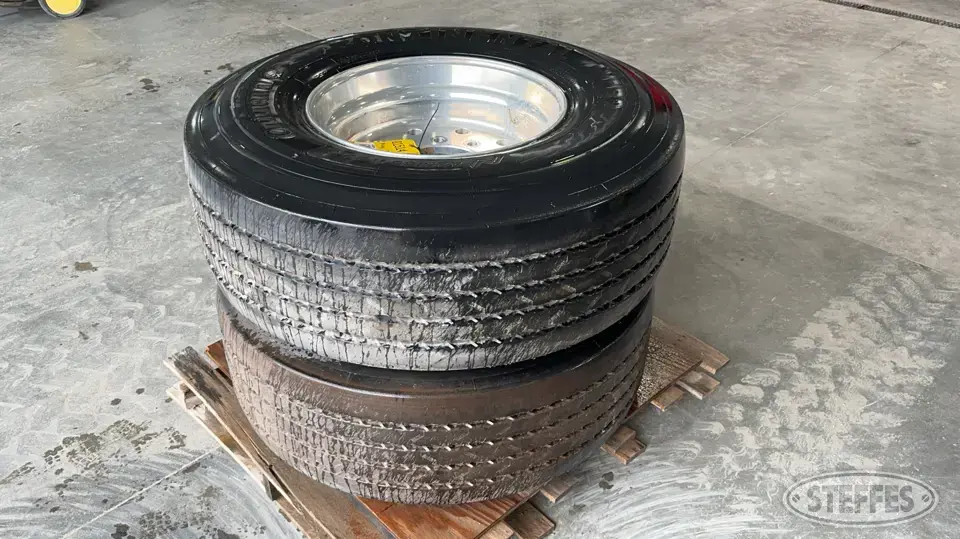 (2) Continental 425/65R22.5 tires Truck Tire