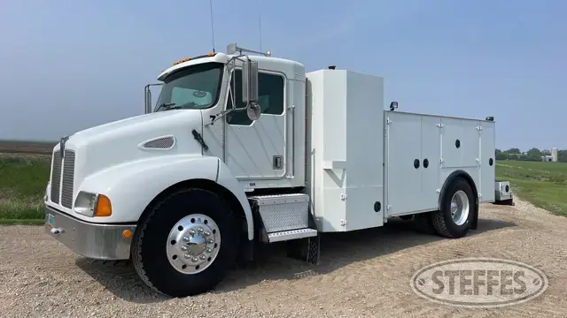 2001 Kenworth T300