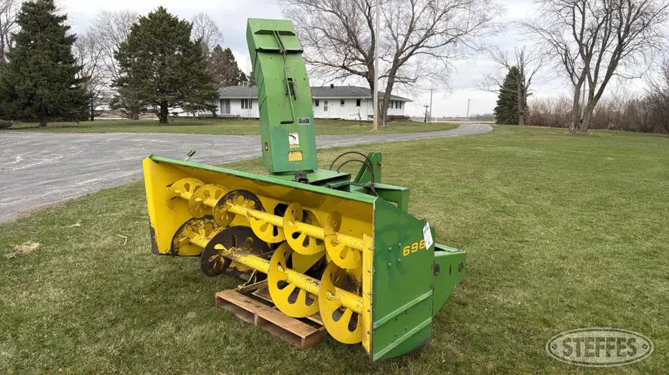 John Deere 696 3 Pt. Snowblower