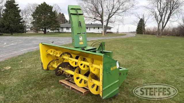 John Deere 696