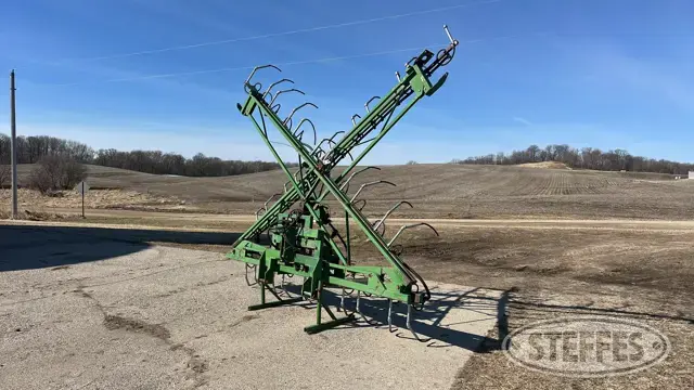 Shop-built liquid fertilizer toolbar