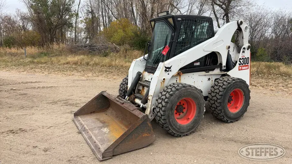 2006 Bobcat S300 Wheeled Skid Steer