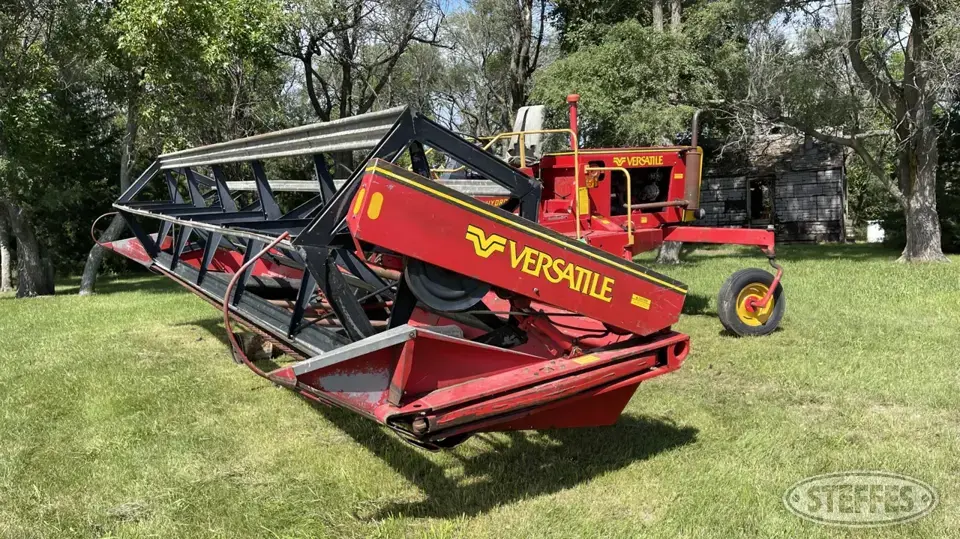 1981 Versatile 4400 Self-Propelled Swather