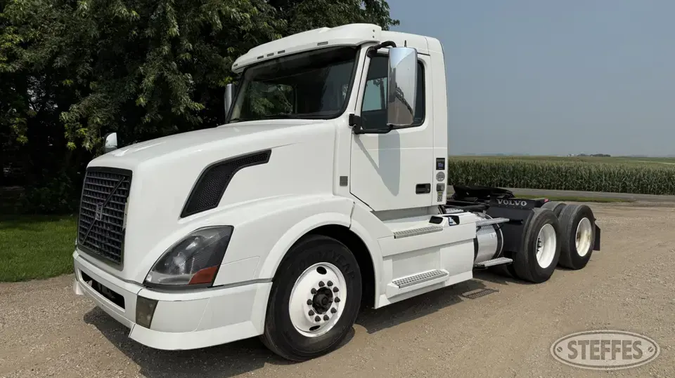 2015 Volvo VNL Conventional Truck without Sleeper