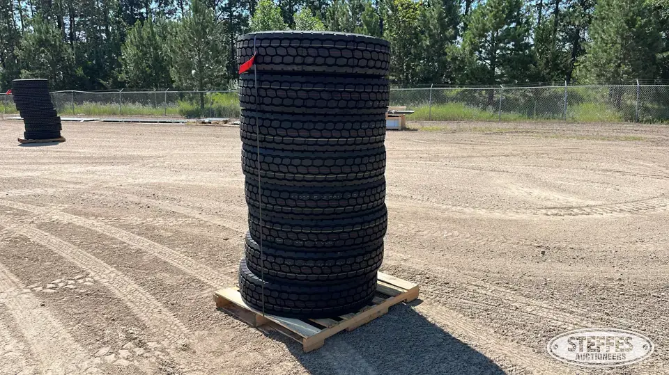 (8) Headway HLD811 11R22.5 tires Truck Tire