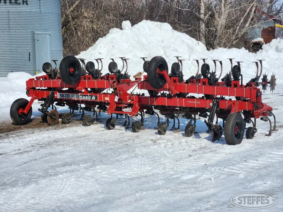 2004 Case-IH 1830 Row Crop Cultivator