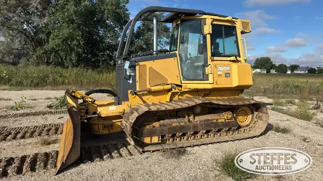 John Deere 700H