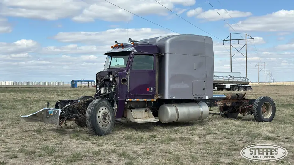 2008 Peterbilt 389 Conventional Truck with Sleeper