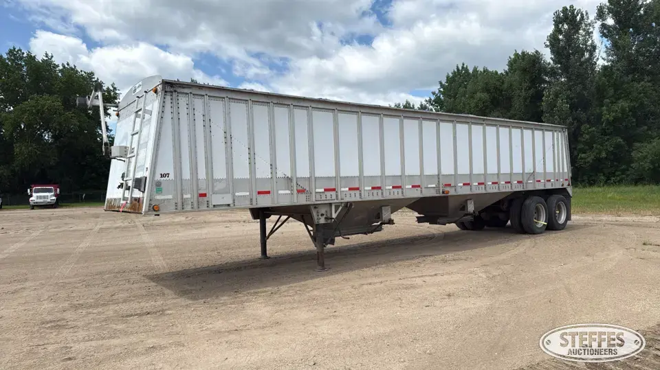 2006 Cornhusker 800 Hopper Bottom Trailer