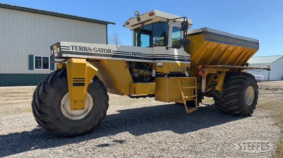 TerraGator 1603 Self-Propelled Dry Applicators-Spreaders-Floater