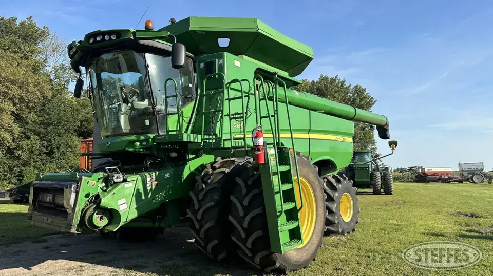 2012 John Deere S670 Combine