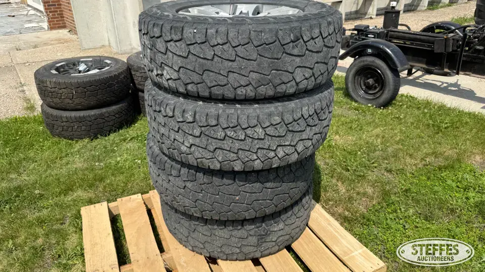 (4) Hankook 275/65R18 tires Passenger-Light Truck Tire
