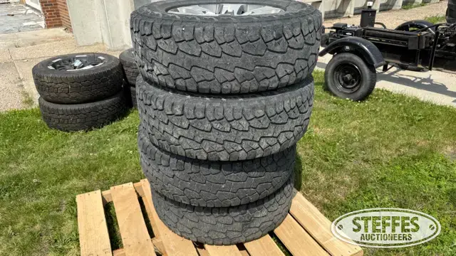 (4) Hankook 275/65R18 tires