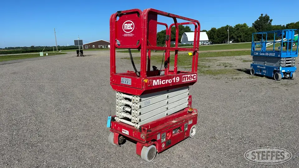 2018 MEC MICRO 19 Scissor Lift