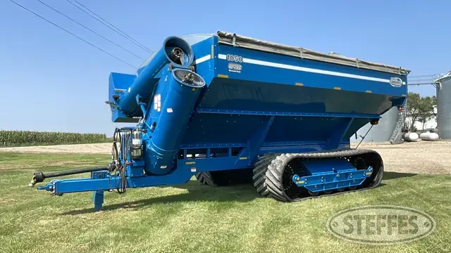 2011 Kinze Harvest Commander 1050