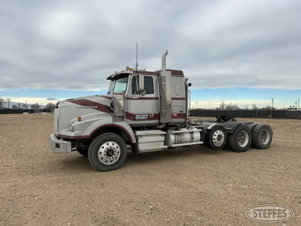 2012 Western Star 4900SB Conventional Truck with Sleeper
