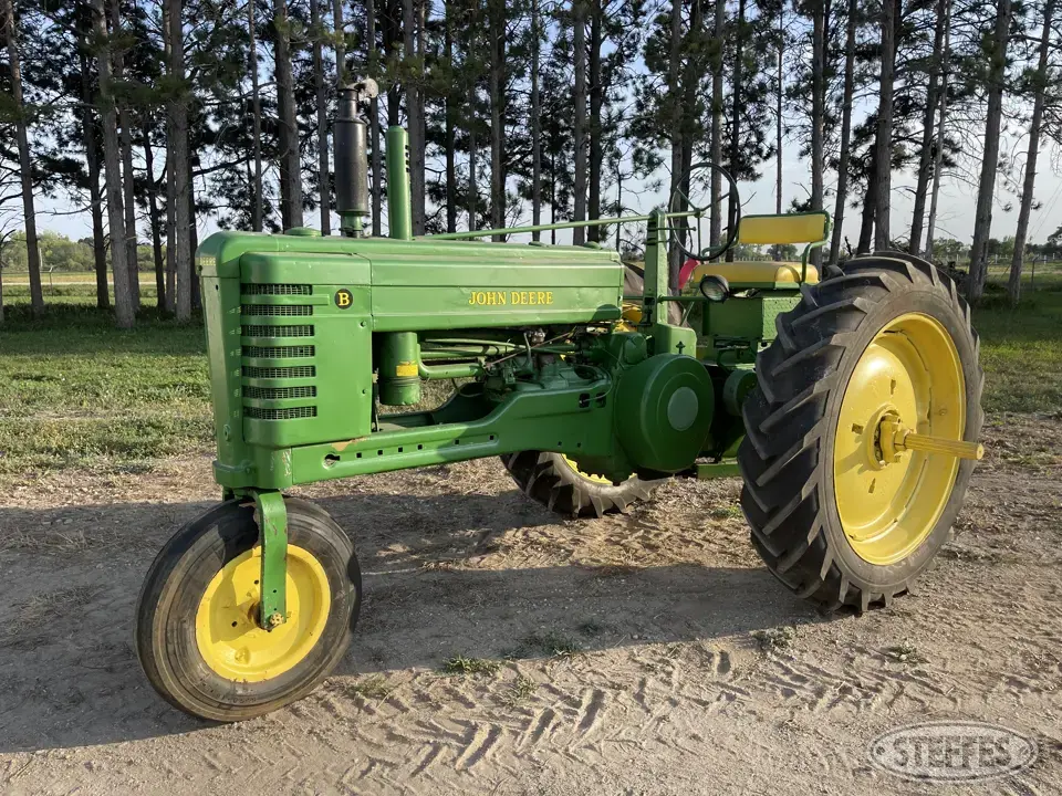 John Deere B Collectible Show Tractors-Stationary Engine
