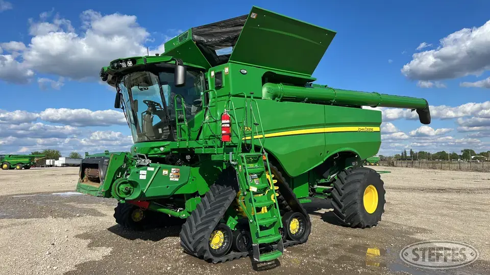 2023 John Deere S790 Combine