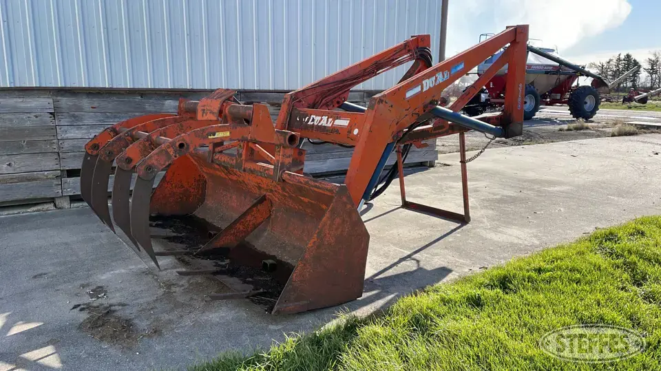Du-Al 3100 Tractor Loaders and Attachment