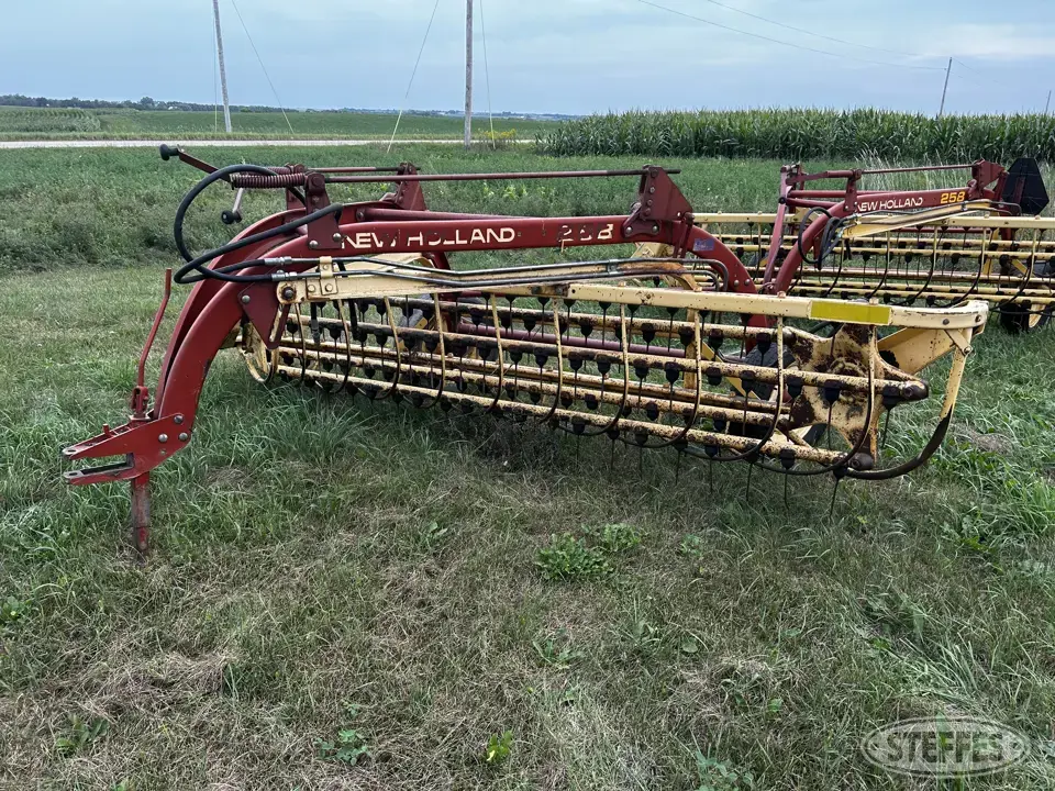 New Holland 258 Rake