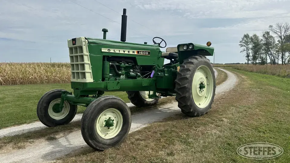 1963 Oliver 1600 Collectible Tractor