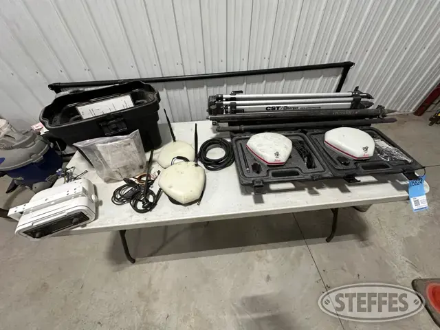 (2) Leica MojoRTK PRS200