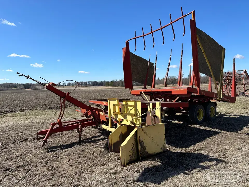 New Holland 1033 Stackliner Bale Handling