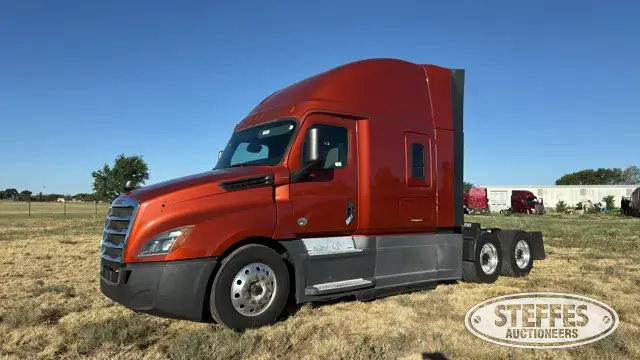 2020 Freightliner Cascadia 126