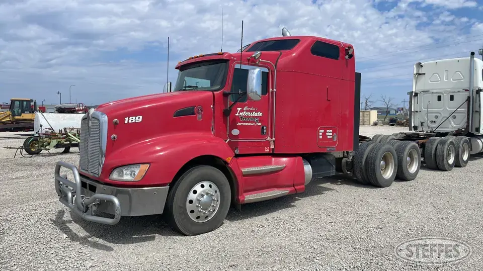 2010 Kenworth T660 Conventional Truck with Sleeper