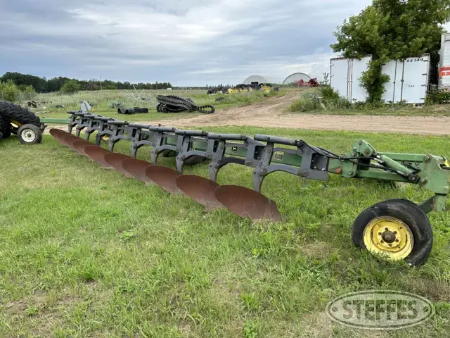 John Deere 3700