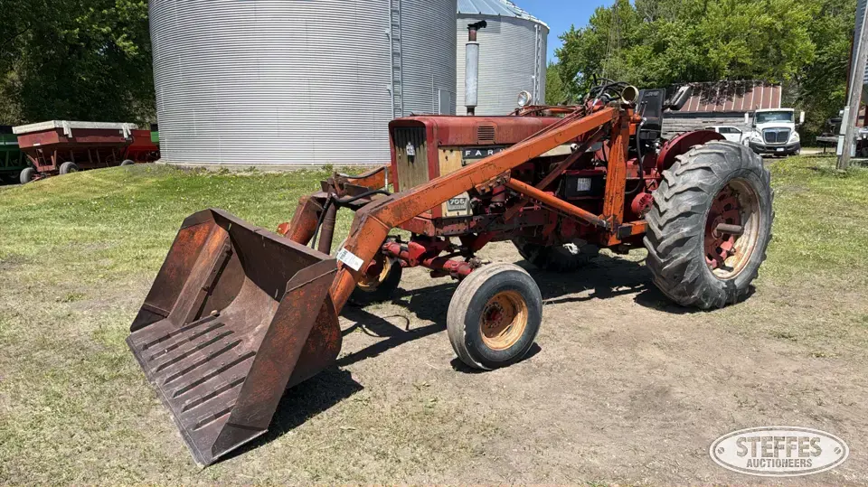 1964 Farmall 706 2WD Tractor