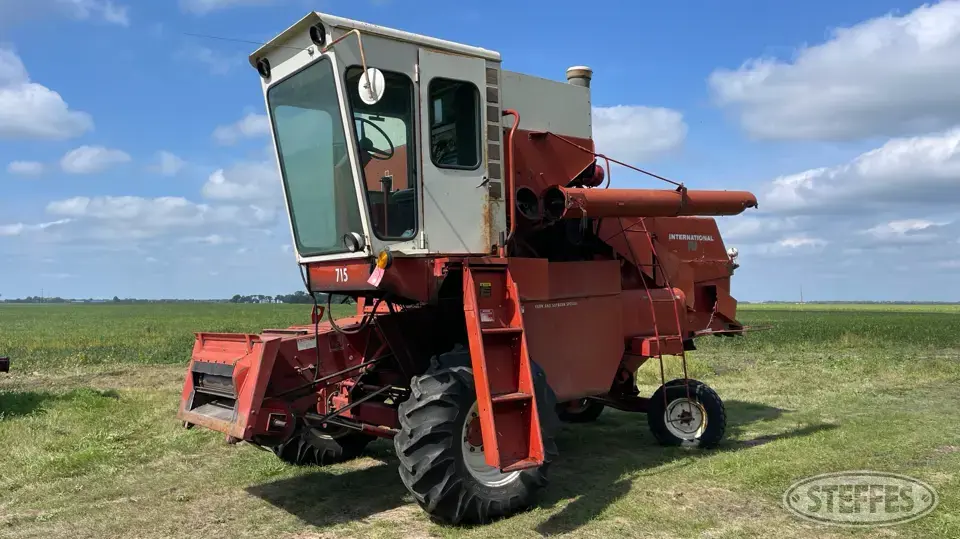 1978 International 715 Combine
