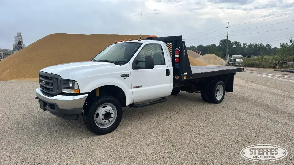 2004 Ford F-450 Flatbed Truck