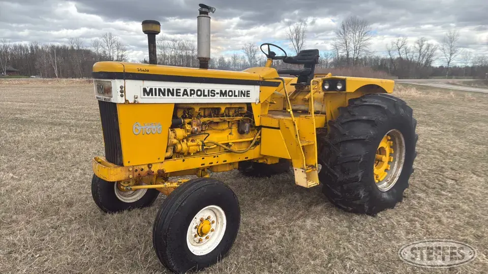 1970 Minneapolis-Moline G-1000 Vista 2WD Tractor