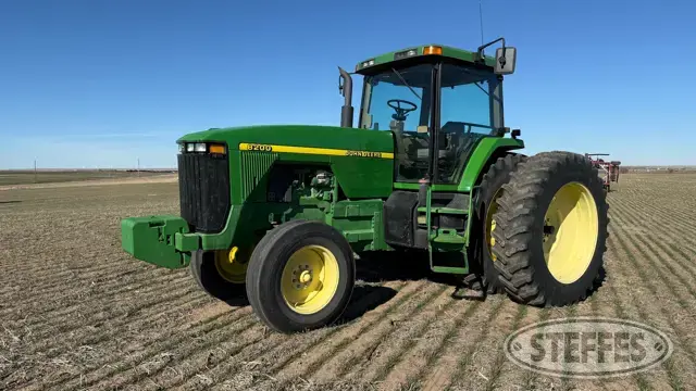 1997 John Deere 8200
