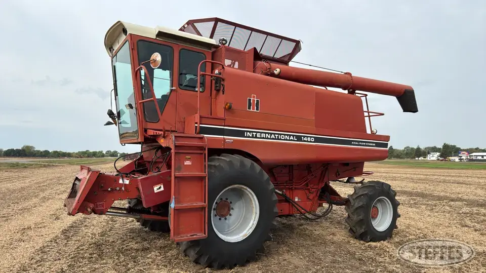 1983 International 1460 Combine