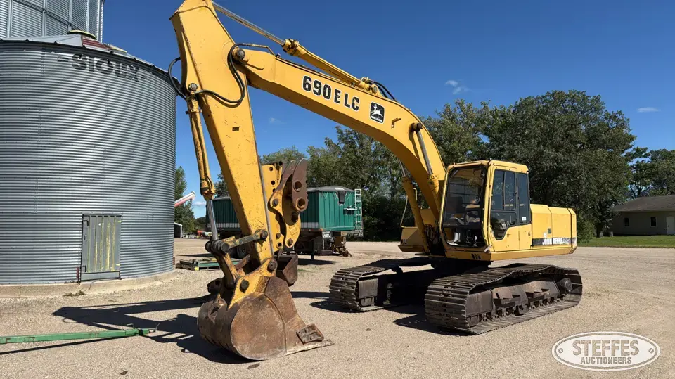 1995 John Deere 690E LC Excavator