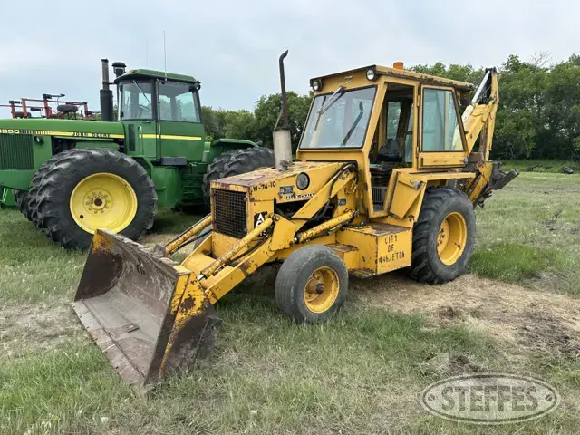 1975 Allis-Chalmers 715