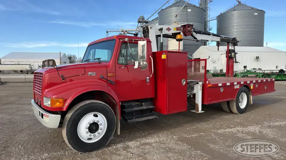 2002 International 4900 Bucket Truck