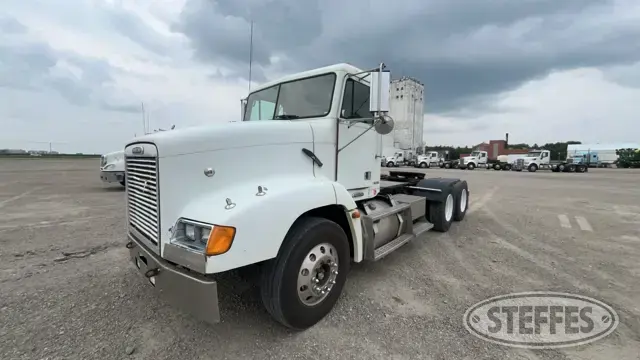2000 Freightliner FLD112