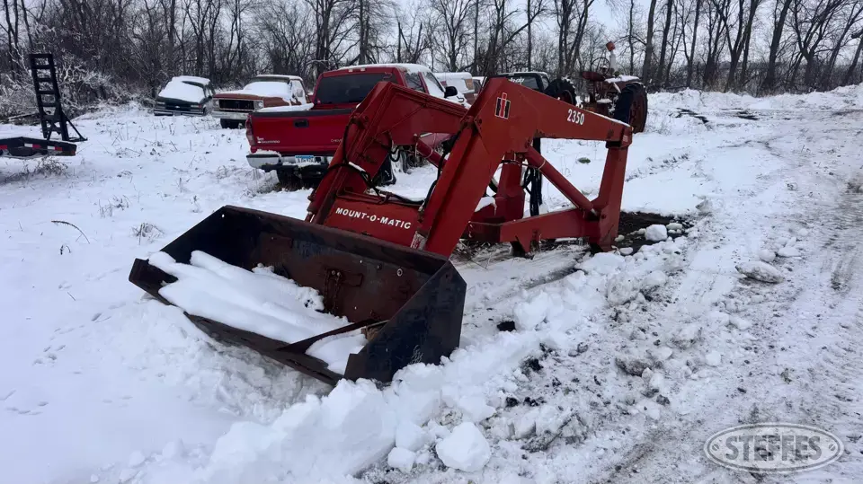 Case IH 2350 Mount-O-Matic Tractor Loaders and Attachment