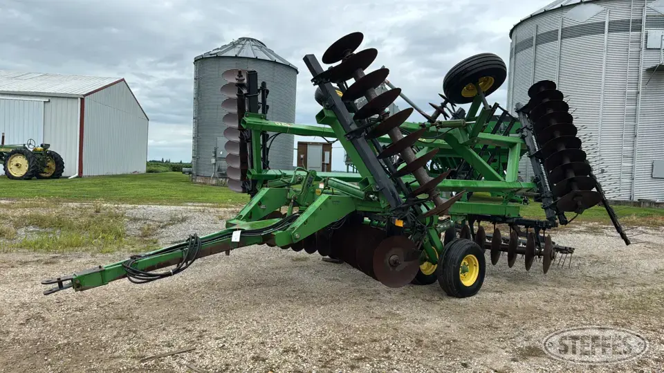 John Deere 630 Disc