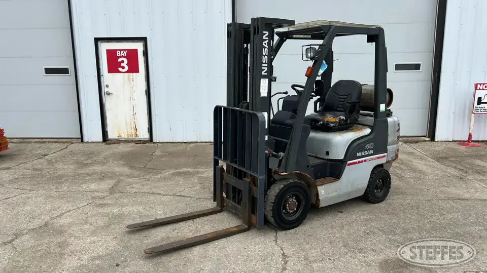 Nissan 40 Warehouse Forklift