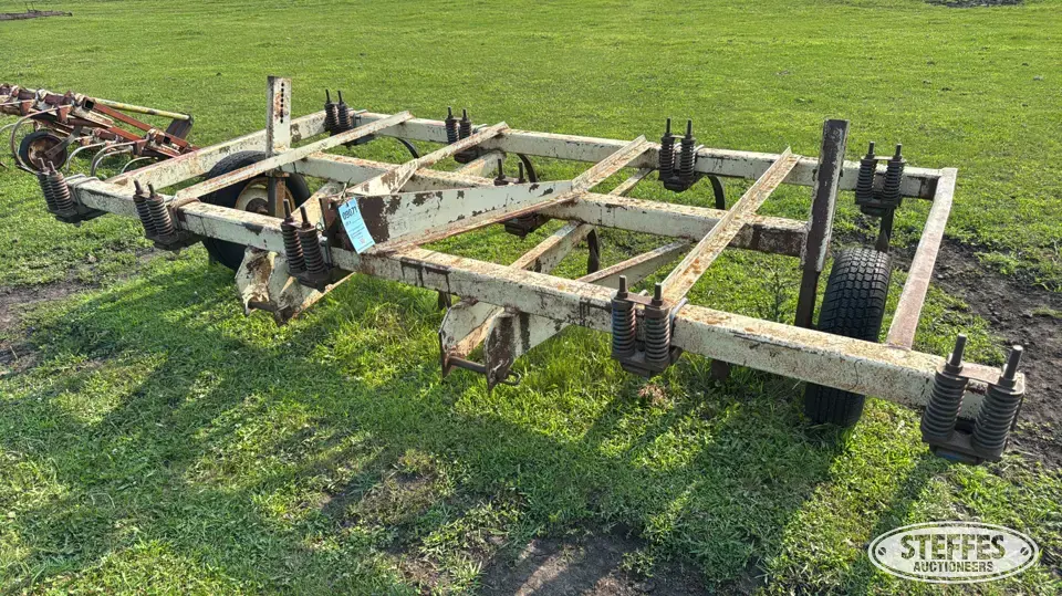 Chisel plow
