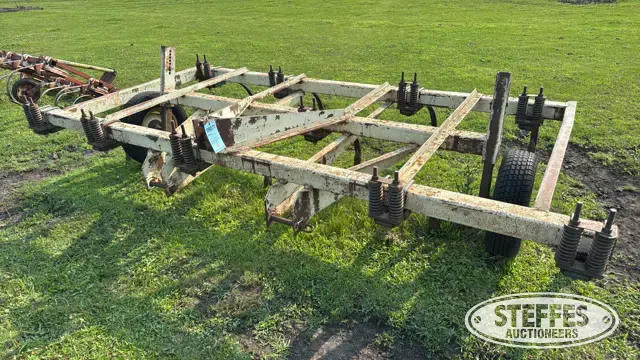 Chisel plow