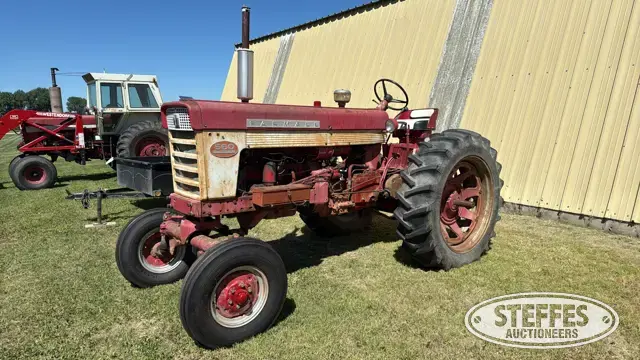 1960 McCormick Farmall 560