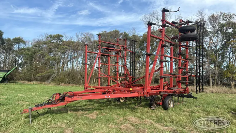 Case IH 4900 Vibra Tiller Field Cultivator