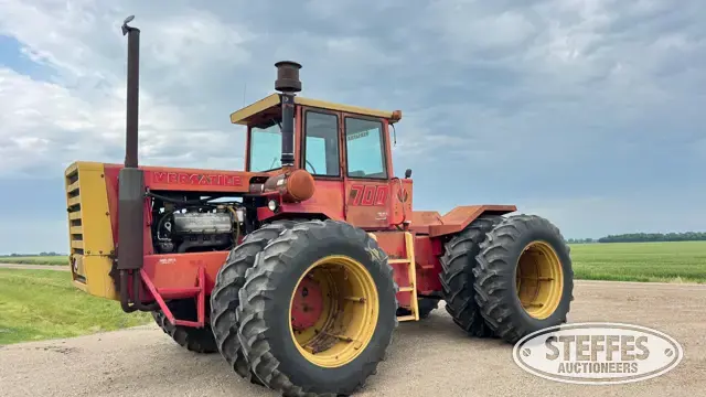 1977 Versatile 700