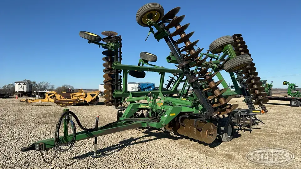 John Deere 637 WheatLand Disc