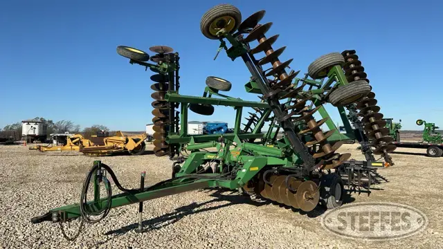 John Deere 637 WheatLand